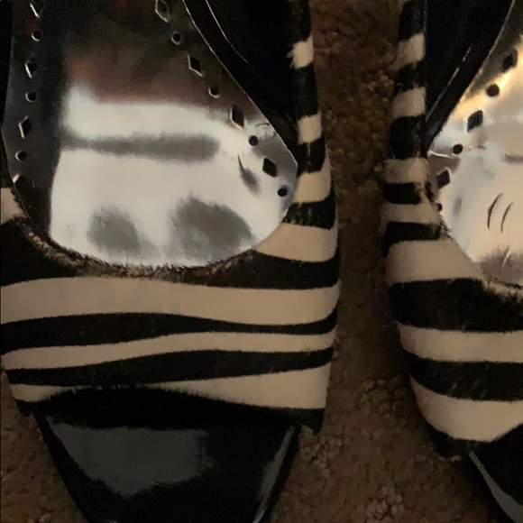 BCBG peep toe heels - Picture 4 of 5